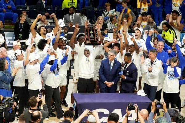 Hofstra wins CAA title to end 25-year NCAA tournament drought