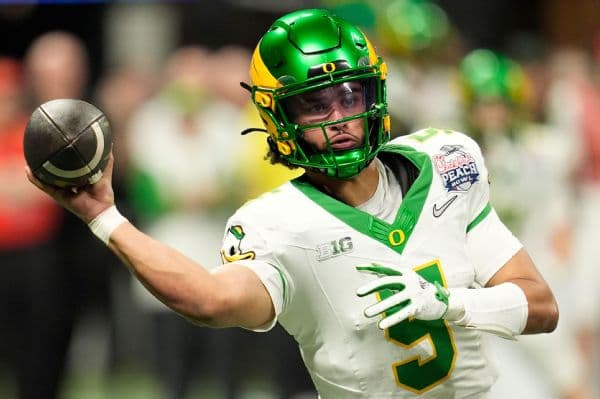 Oregon's Dante Moore, Evan Stewart ruled out vs. Illinois
