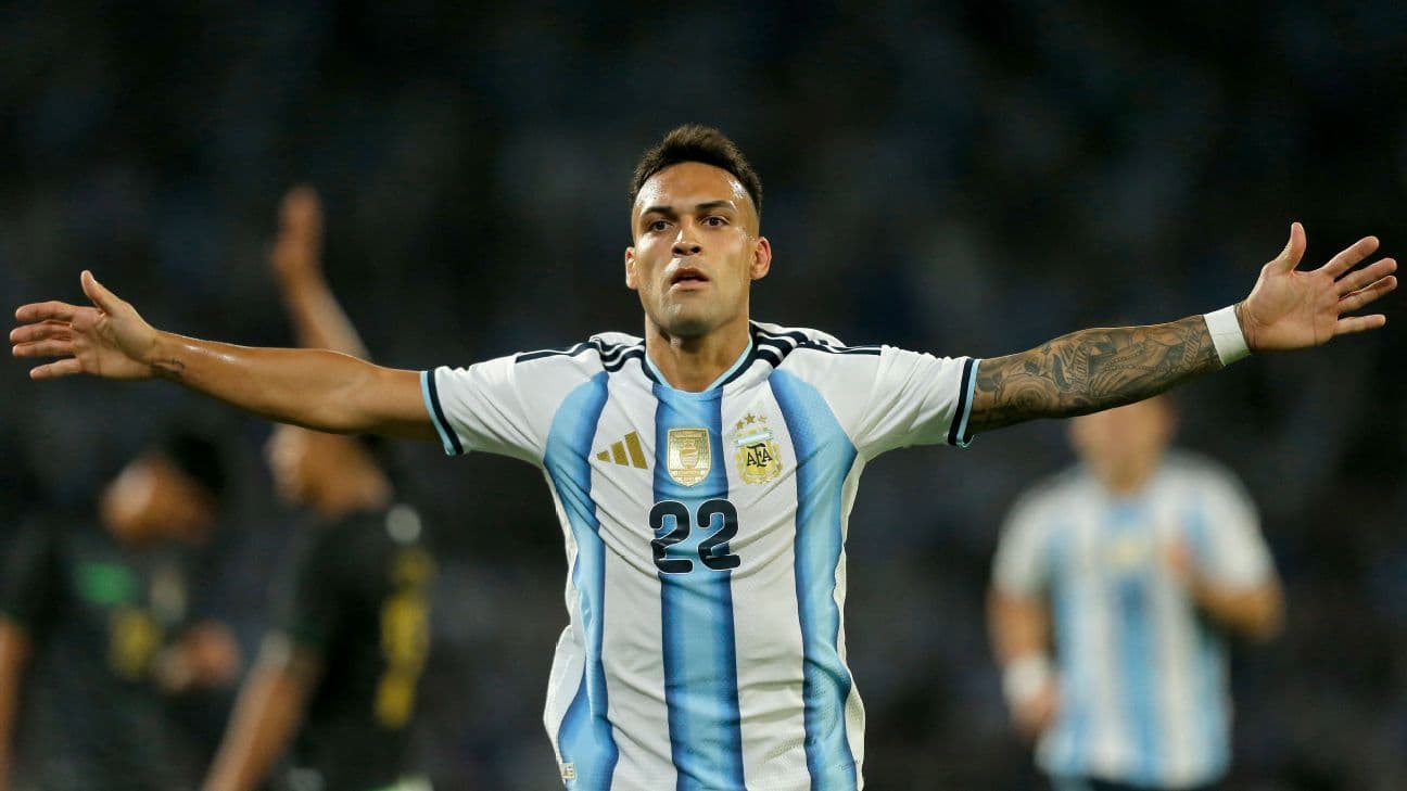 TOPSHOT - Argentina's forward #22 Lautaro Martinez celebrates after scoring his team's first goal during the international friendly football match between Argentina and Bolivia at Mario Alberto Kempes Stadium in Cordoba, Argentina, on September 30, 2026.