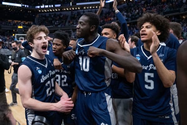 What are the biggest upsets in men's March Madness history?