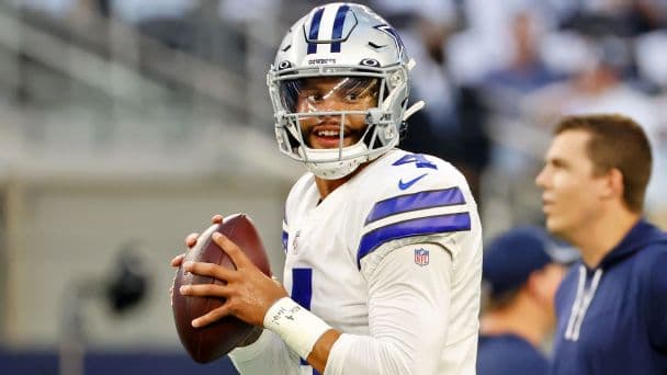 Experience Cowboys QB Dak Prescott directing a TD play