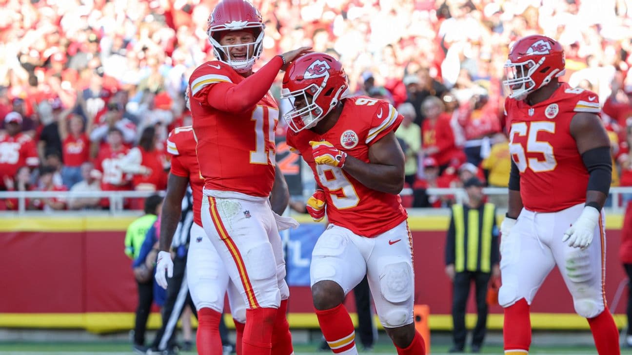 Patrick Mahomes and Kenneth Walker III celebrate a touchdown.
